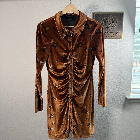 House of Harlow Dresses & Skirts - Women's House of Harlow Amber Floral‎ Ruched Front Button Front Dress Size Small
